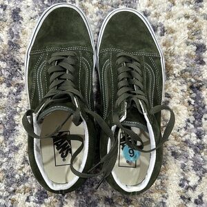 Vans - excellent condition green size 7.5 men’s 9 women’s
